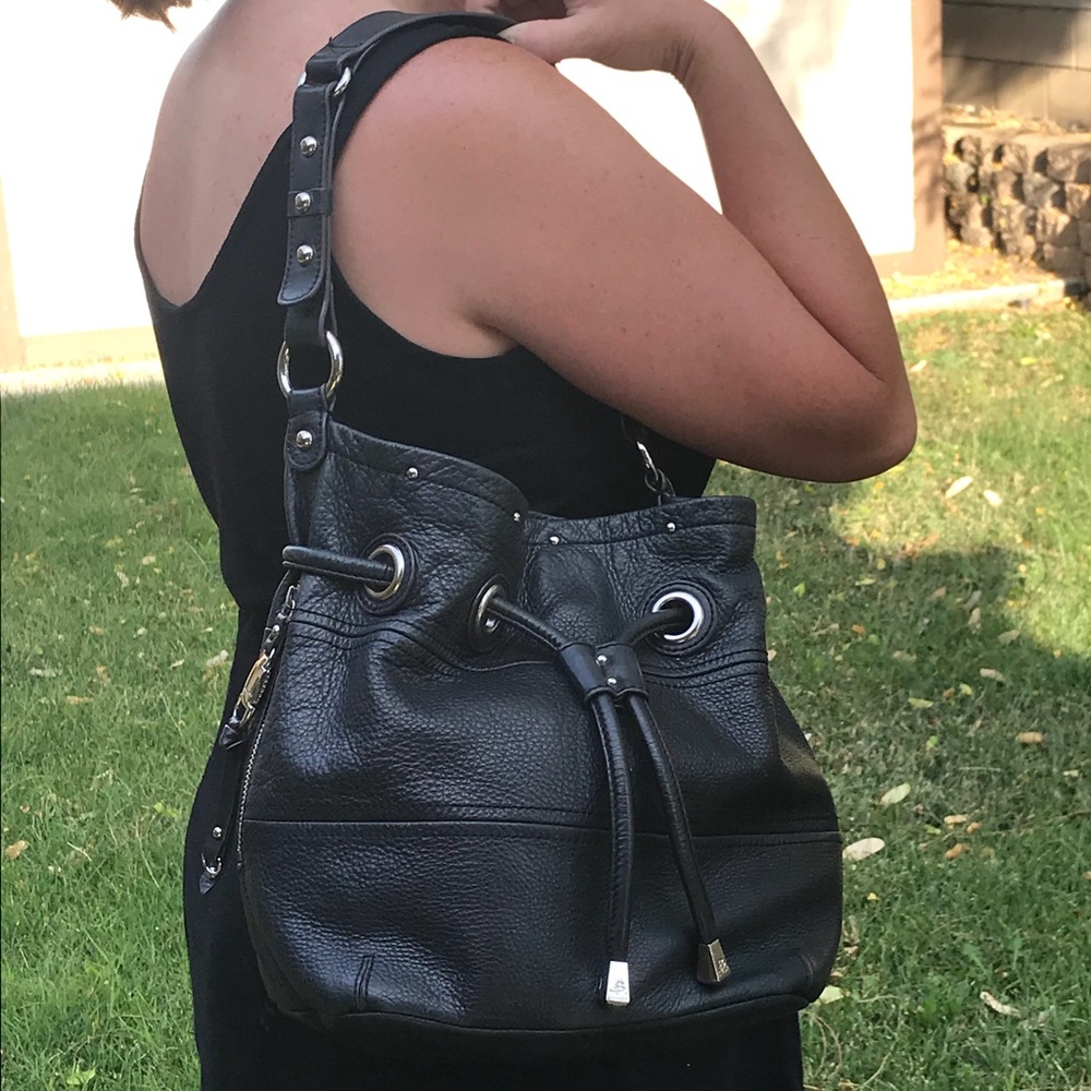 B. Makowsky Cute Leather Black Bucket Bag